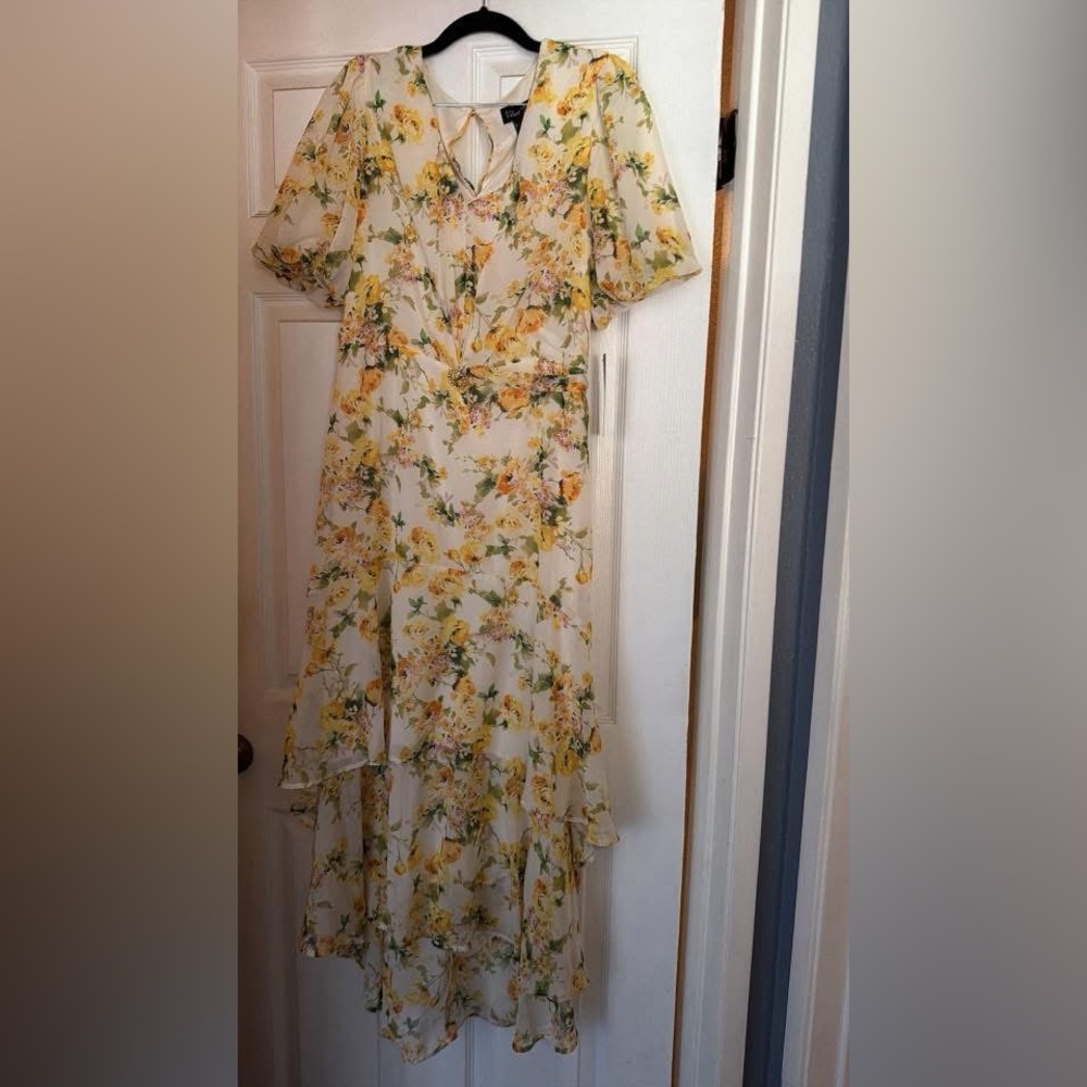 Chic Floral Maxi Dress in Yellow and White